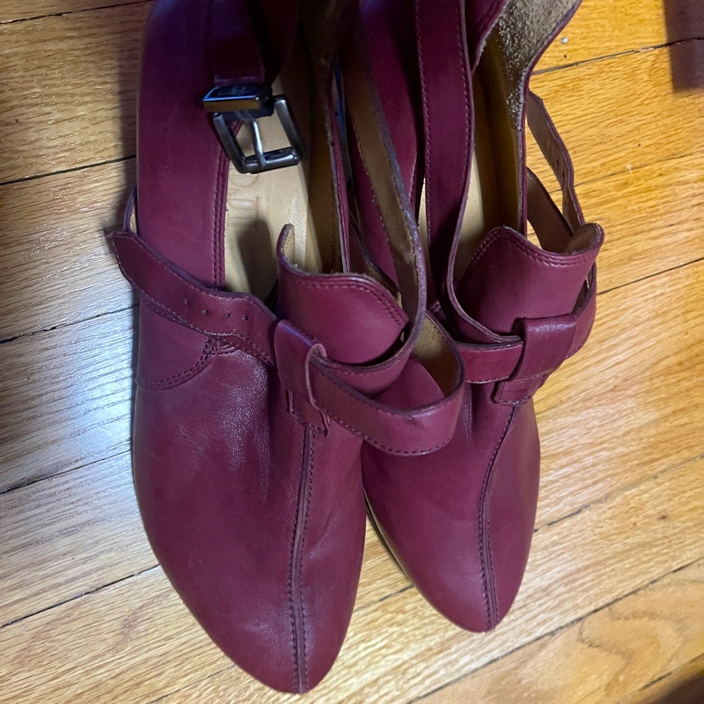 Fidji Red Leather size 11/42 bootie